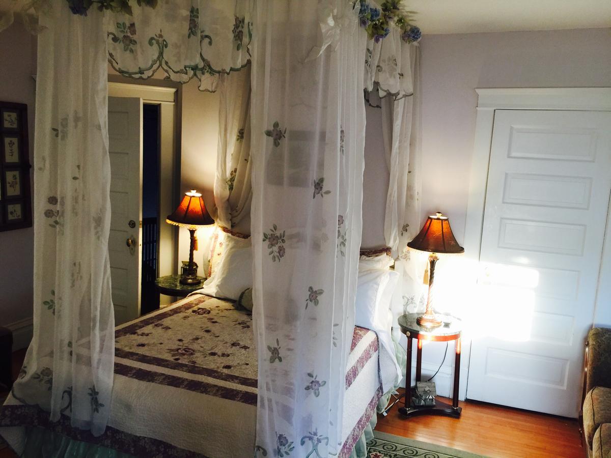 Scarlett House Victorian B & B Janesville Exterior foto