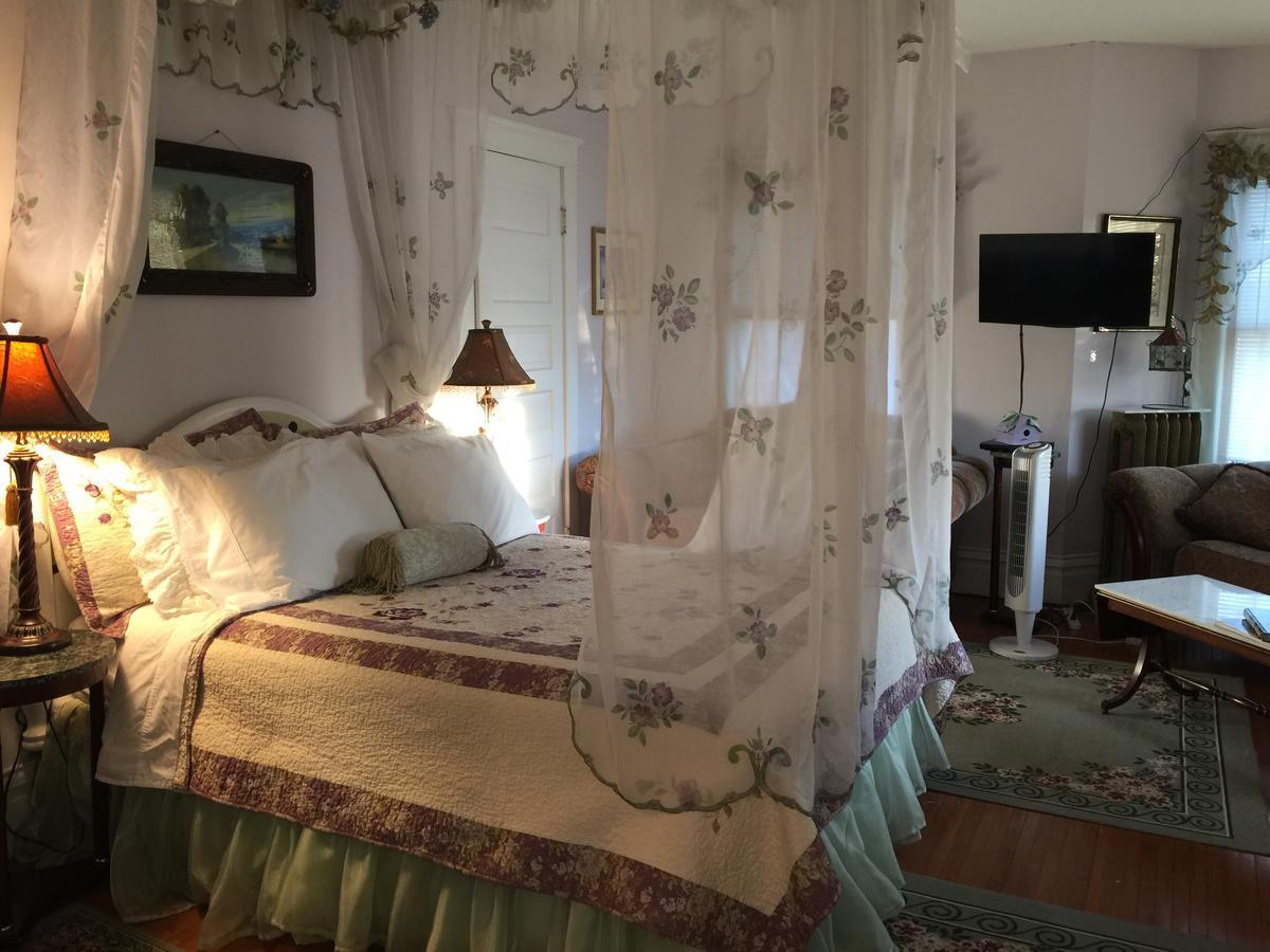 Scarlett House Victorian B & B Janesville Exterior foto